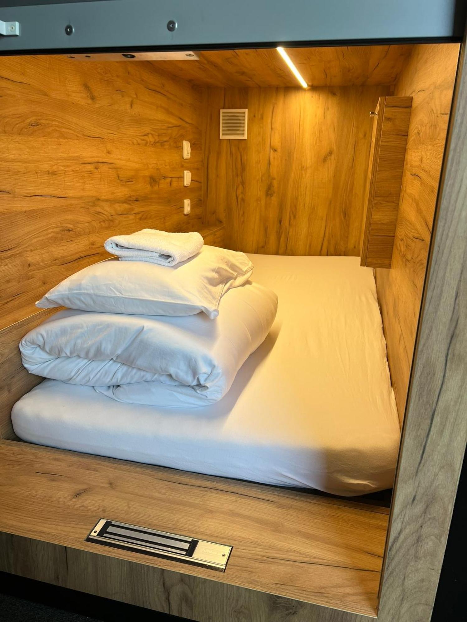 Like A Hostel Praha Bagian luar foto